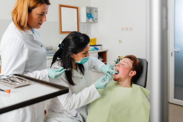 Best Broken or Cracked Tooth Emergency Dentist in Ttapoisett Center, MA